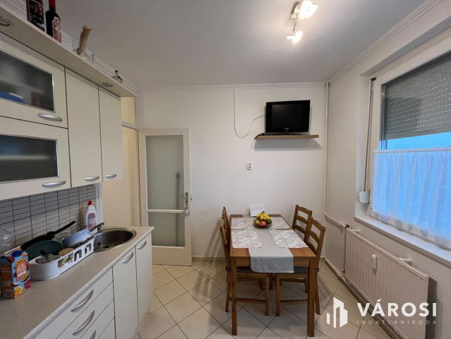 Eladó panellakás, Debrecenben 66.9 M Ft, 3 szobás