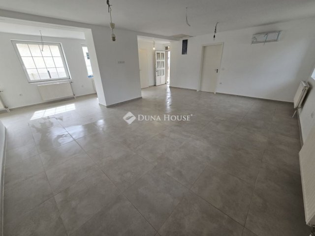 Eladó családi ház, Szabadbattyánban 79.6 M Ft, 4 szobás