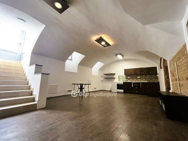 Eladó téglalakás, Budapesten, VIII. kerületben 31.9 M Ft