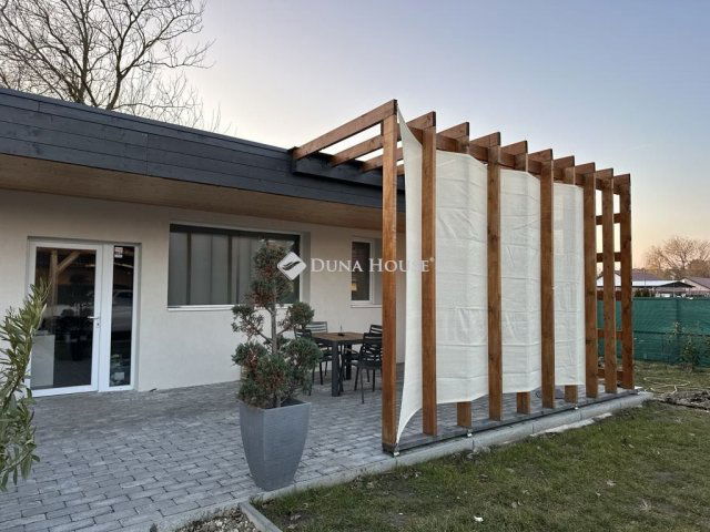 Eladó családi ház, Balatonfenyvesen 84.999 M Ft, 3 szobás