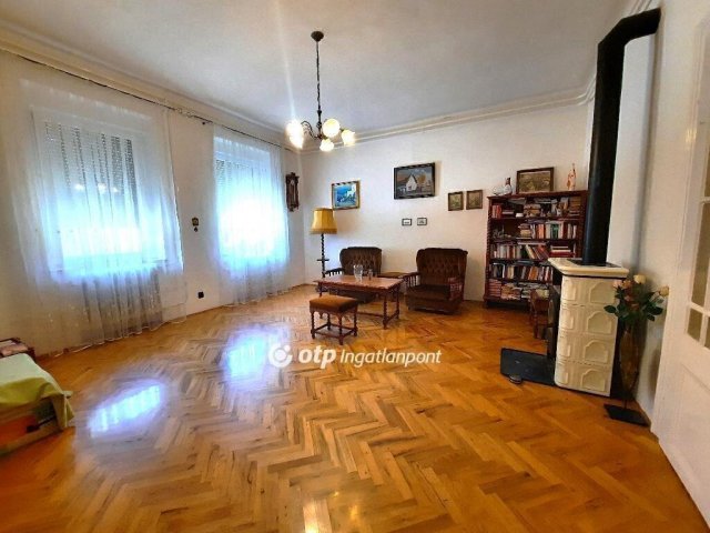 Eladó családi ház, Szentesen 99 M Ft, 4+2 szobás