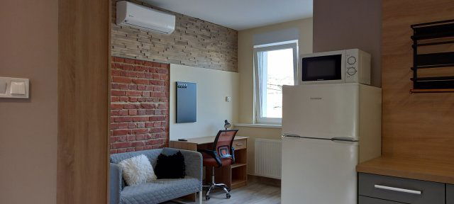 Kiadó téglalakás, albérlet, Pécsett, Kürt utcában, 1 szobás