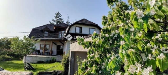 Eladó családi ház, Szentendrén 149.9 M Ft, 6 szobás
