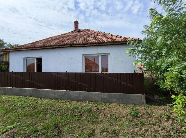 Eladó családi ház, Tiszaroffon 8.9 M Ft, 2+1 szobás