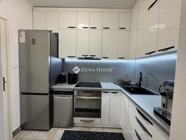 Eladó téglalakás, Kecskeméten 65.9 M Ft, 3 szobás