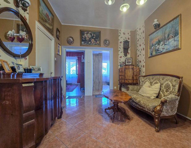 Eladó családi ház, Sopronban 198 M Ft, 7 szobás