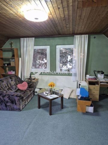 Eladó családi ház, Pécsett 79.9 M Ft, 6 szobás