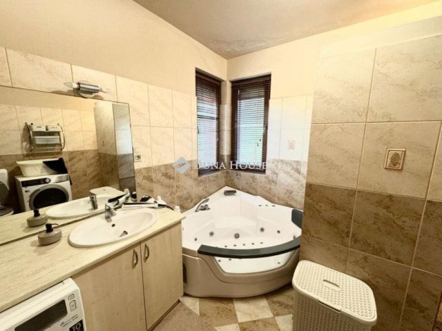 Eladó családi ház, Kecskeméten 179 M Ft, 5 szobás