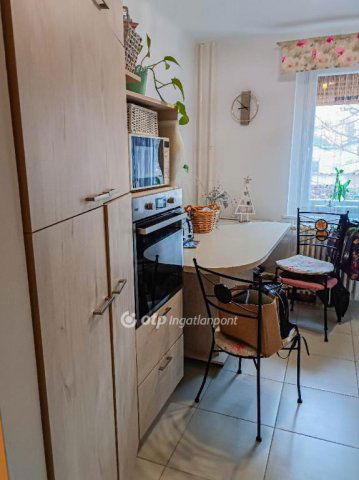 Eladó téglalakás, Nyíregyházán 48.8 M Ft, 3 szobás