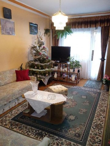 Eladó téglalakás, Ajkán 33.5 M Ft, 2 szobás