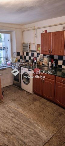 Eladó családi ház, Pécsett 46.9 M Ft, 3 szobás