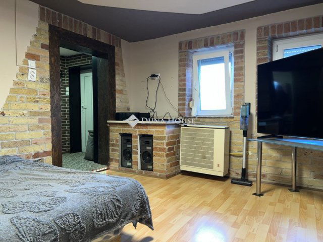 Eladó családi ház, Szegeden 44.9 M Ft, 1 szobás