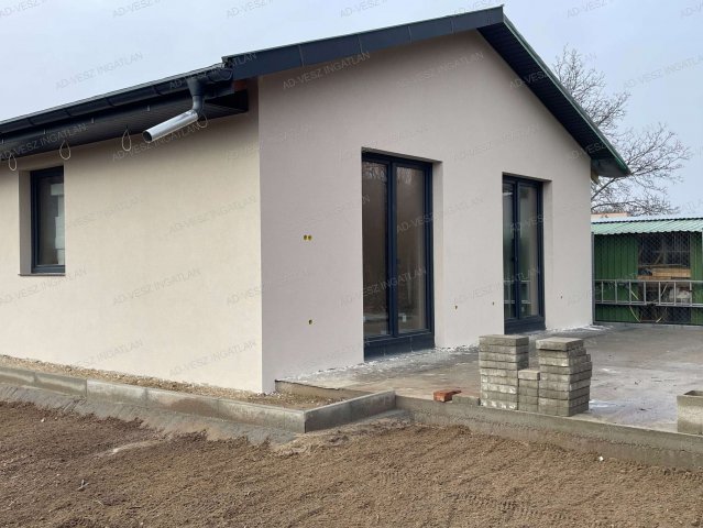 Eladó családi ház, Ócsán 133 M Ft, 4 szobás