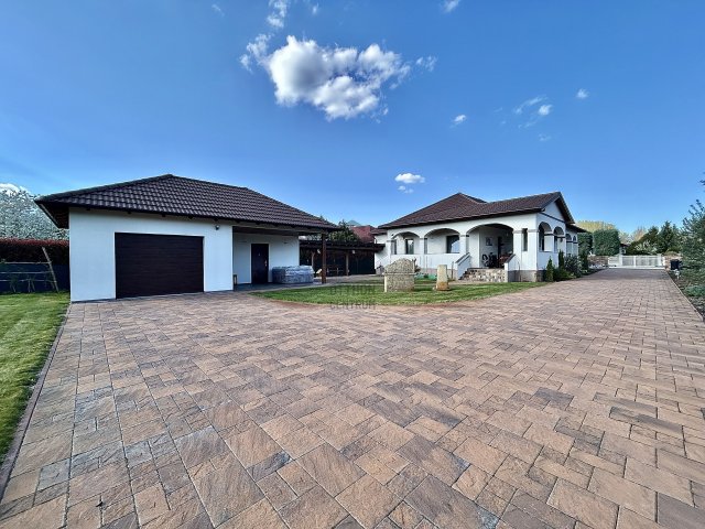 Eladó családi ház, Vámosszabadin 139.9 M Ft, 4 szobás