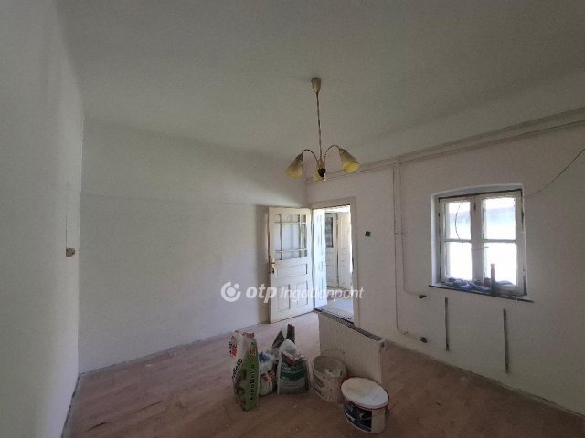 Eladó családi ház, Parádon 24.9 M Ft, 2 szobás