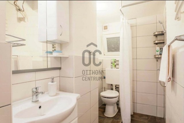 Eladó téglalakás, Budapesten, VI. kerületben 46.9 M Ft, 1 szobás