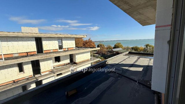 Eladó téglalakás, Balatonalmádiban 381 M Ft, 3 szobás