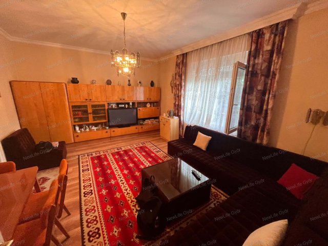 Eladó családi ház, Győrött 89 M Ft, 4+1 szobás