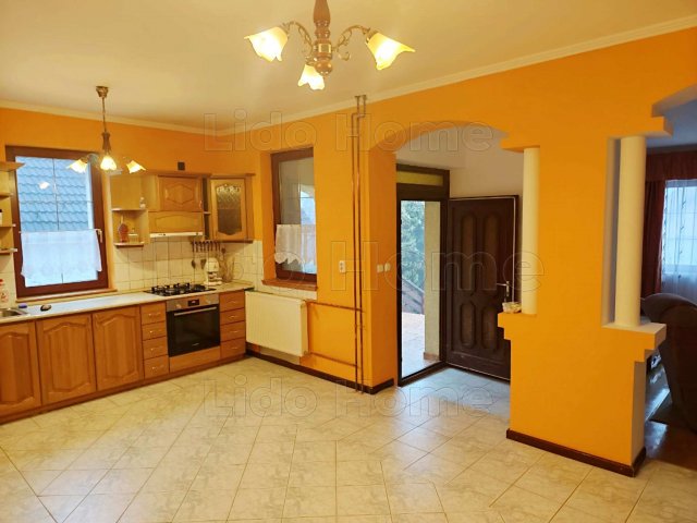 Eladó családi ház, Felsőörsön 162.8 M Ft, 6 szobás