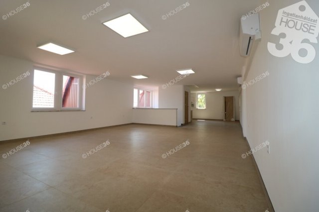 Kiadó üzlethelyiség, Kiskőrösön 150 E Ft / hó, 1 szobás