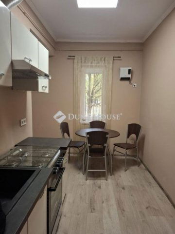 Eladó téglalakás, Szekszárdon 45.5 M Ft, 2 szobás