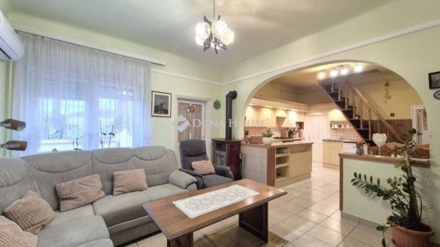 Eladó családi ház, Lajosmizsén 66.9 M Ft, 5 szobás