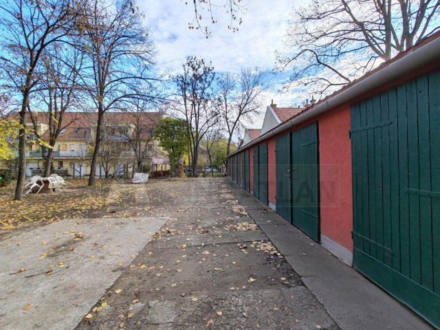 Eladó garázs, Szegeden 9.5 M Ft / költözzbe.hu