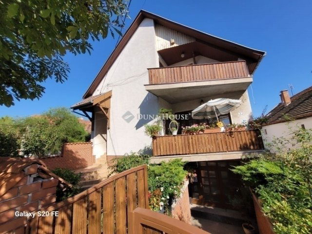 Eladó családi ház, Vecsésen 149.9 M Ft, 5 szobás