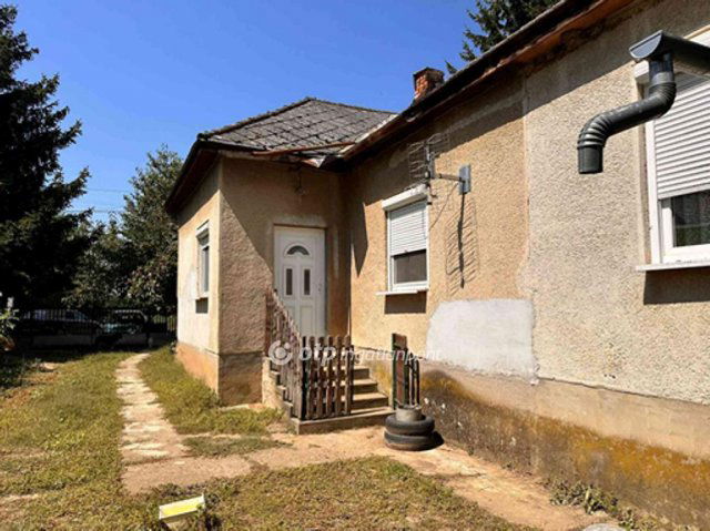 Eladó családi ház, Kisvarsányon 13.5 M Ft, 3 szobás