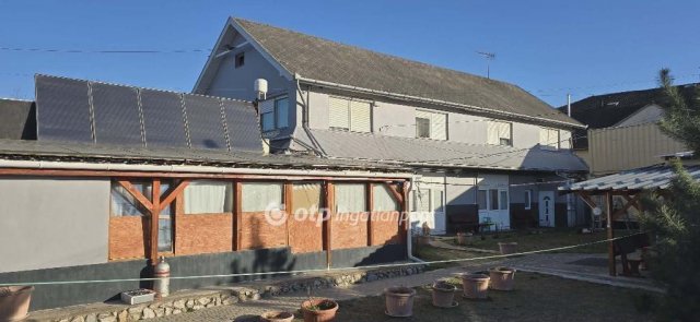 Eladó családi ház, Mikepércsen 550 M Ft, 35+5 szobás