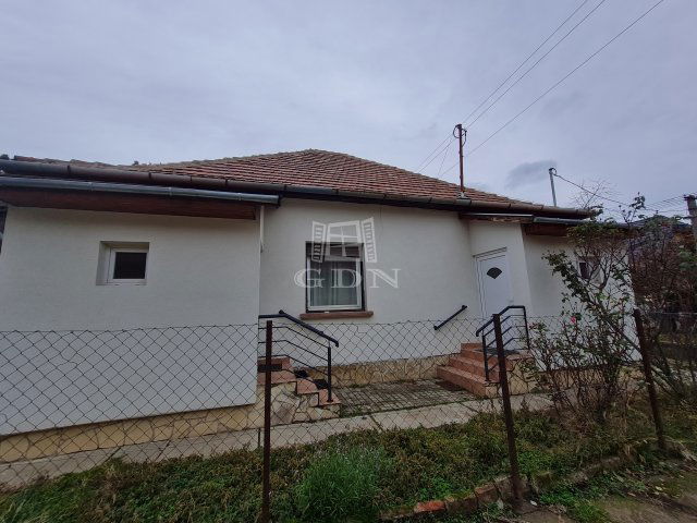 Eladó családi ház, Kistarcsán 95.99 M Ft, 4+2 szobás