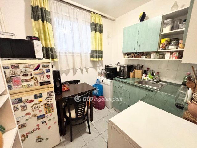 Eladó panellakás, Debrecenben 64.9 M Ft, 3 szobás