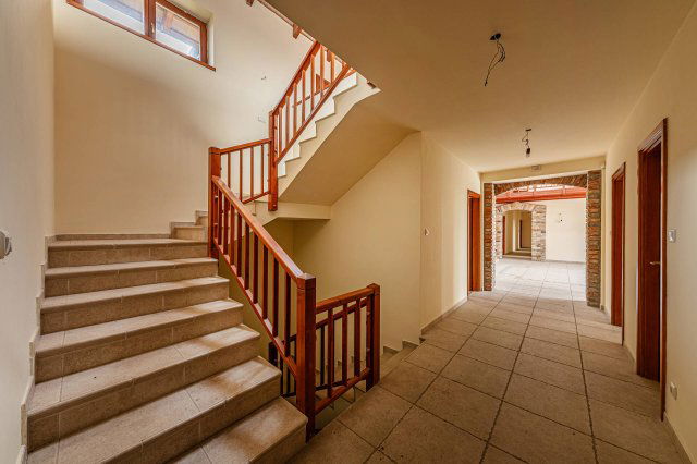 Eladó családi ház, Pátyon 299 M Ft, 8 szobás