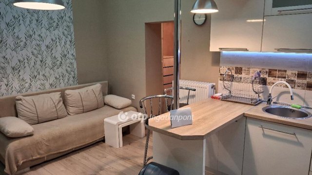 Eladó téglalakás, Budapesten, VII. kerületben 50 M Ft