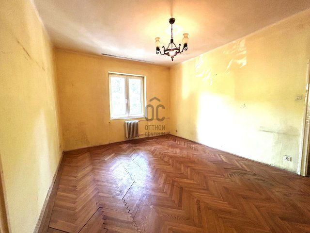 Eladó téglalakás, Tatabányán 39.99 M Ft, 3 szobás