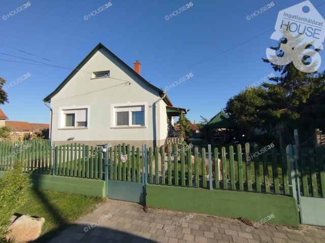 Eladó családi ház, Izsákon 79.99 M Ft, 5 szobás