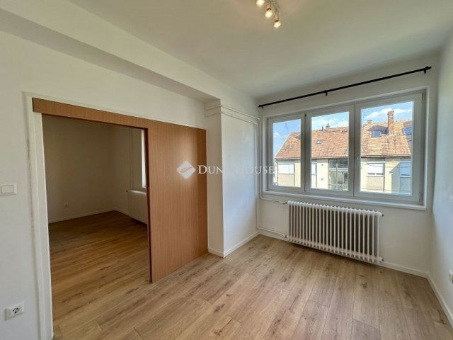 Eladó téglalakás, Szentendrén 84 M Ft, 3 szobás