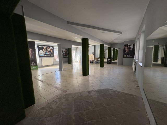 Eladó üzlethelyiség, Várpalotán 89.9 M Ft