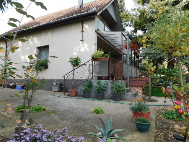 Eladó nyaraló, Tápiószentmártonon 37.5 M Ft, 6 szobás