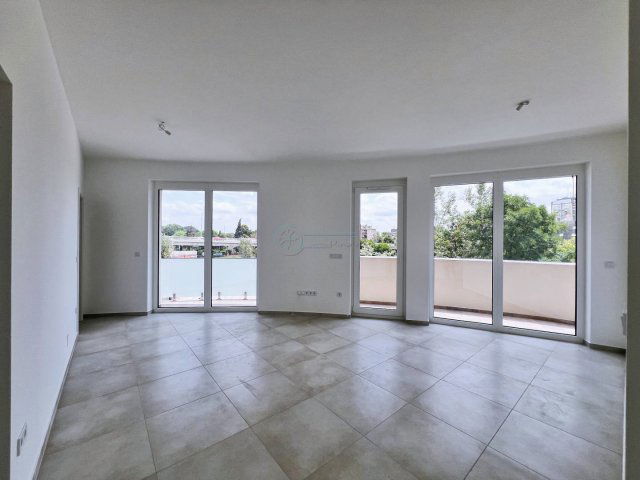 Eladó téglalakás, Szegeden 92.4 M Ft, 3 szobás