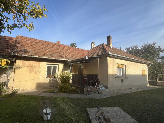 Eladó családi ház, Pilisen 33.9 M Ft, 2 szobás