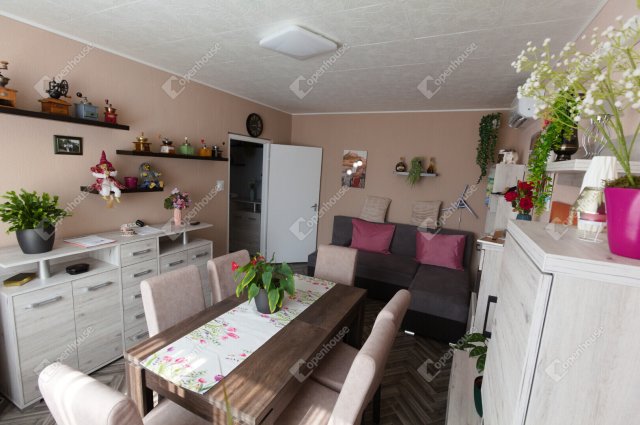 Eladó panellakás, Debrecenben 64.7 M Ft, 3 szobás