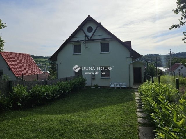 Eladó családi ház, Orfűn 134 M Ft, 6 szobás