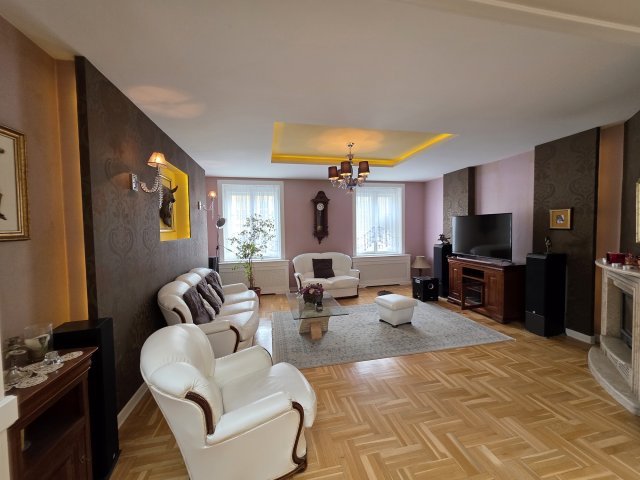 Eladó téglalakás, Székesfehérvárott 179.99 M Ft, 5 szobás