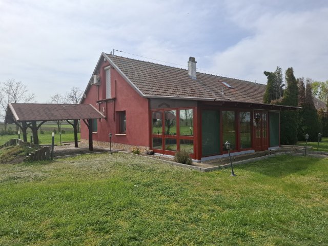 Eladó családi ház, Szarvason 153 M Ft, 6 szobás