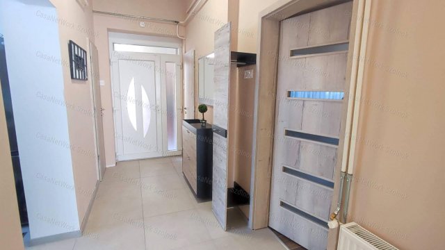 Eladó téglalakás, Szolnokon 45.5 M Ft, 3 szobás