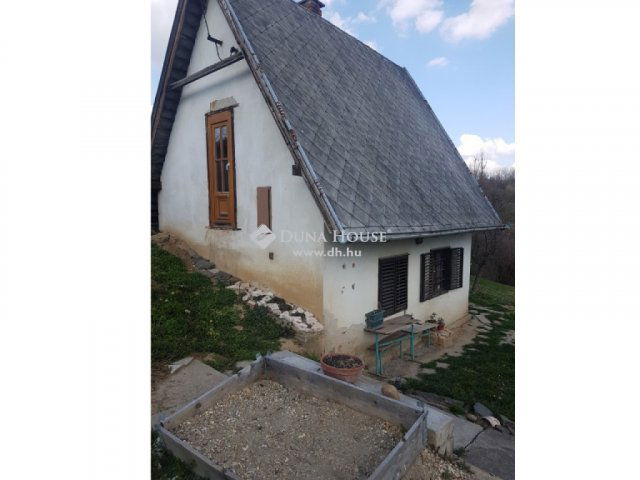 Eladó családi ház, Pécsett 11 M Ft, 1 szobás