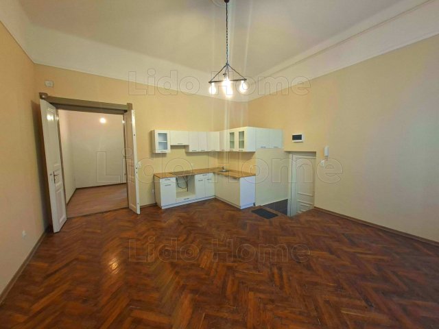 Eladó téglalakás, Kaposváron 37 M Ft, 1 szobás