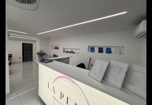 Eladó üzlethelyiség, Békéscsabán 199 M Ft, 7 szobás