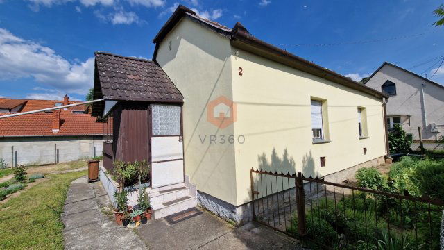 Eladó családi ház, Pécsett 48 M Ft, 2+1 szobás